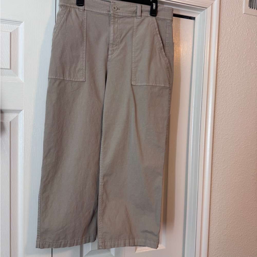 Eddie Bauer Women's Khaki Utility Wide leg Crop Capris